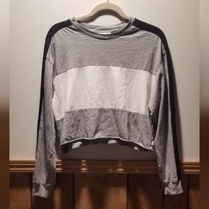 👙Aritzia TNA colourblock long sleeved crop top